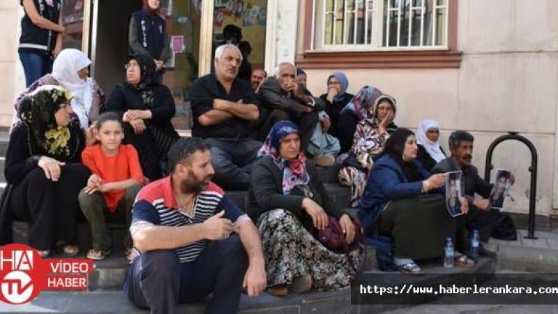 Diyarbakır-annelerinin-oturma-eylemine-katılım-sürüyor-1.jpg