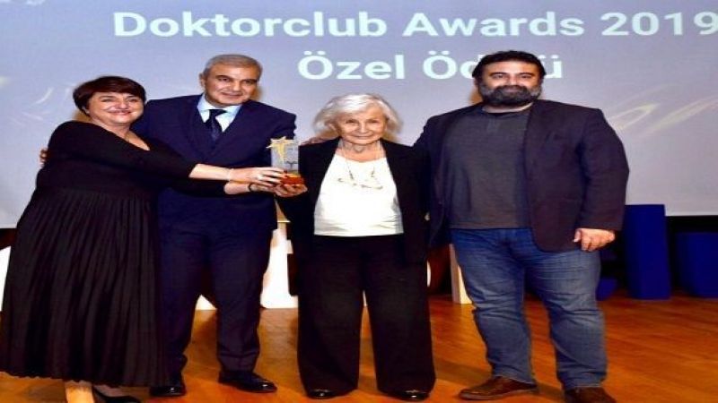 doktorclub-awards-tan-yanindayiz-dernegi-ne-ozel-odul-1577089716.jpg