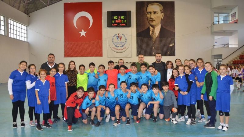 Nasrettin-Hoca-Ortaokulu-Hentbolde-Ankara-Birincisi.jpg