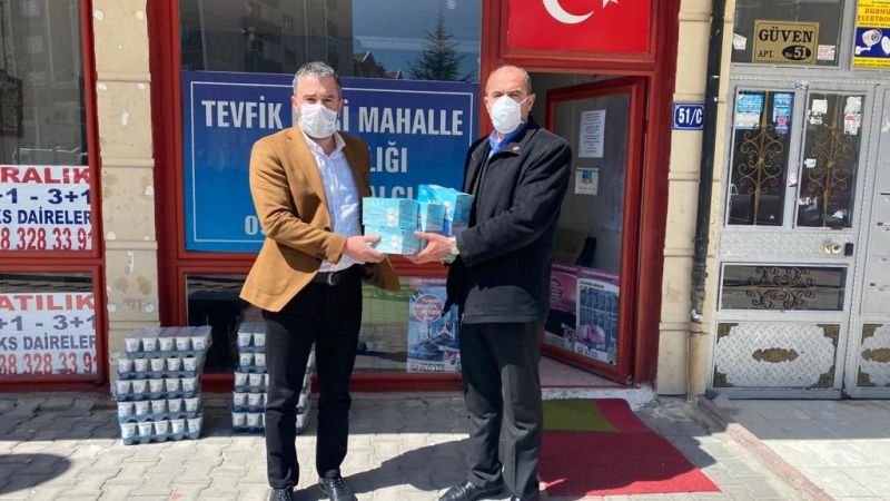 başkan-Çetin-vatandaşlara-maske-dağıttı-3.jpeg