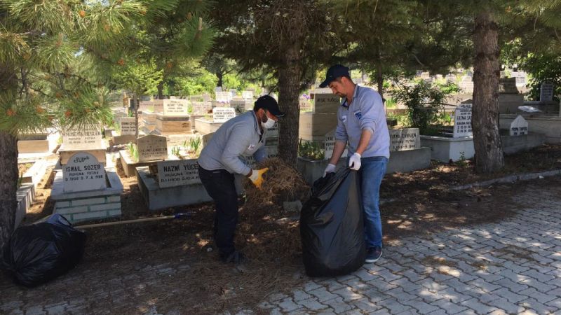 Ankara-Büyükşehir-Belediyesi-mezarlıklarda-Ramazan-Bayramı-öncesi-temizlik-çalışması-başlattı.jpeg