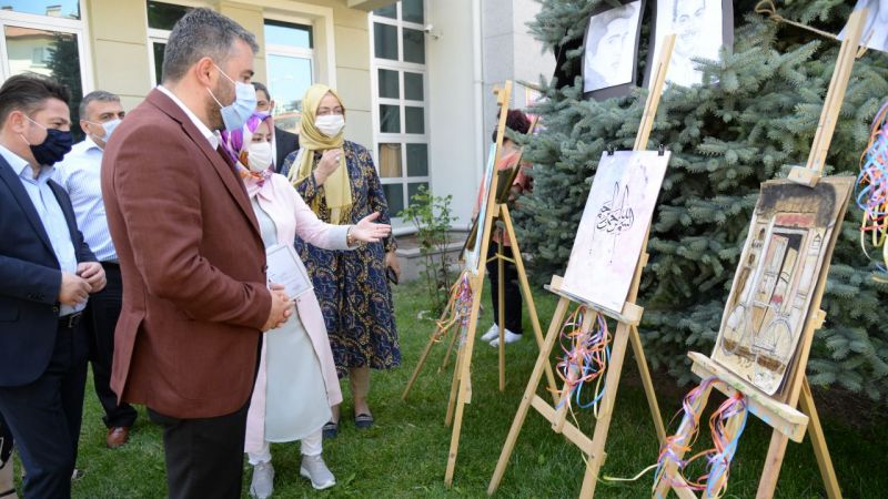 Pursaklar-da-açık-alanda-sergi-Başkan-Çetin-in-katılımıyla-açıldı-Ankara.jpg