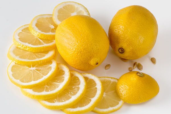 limonun-faydalari-nelerdir-kabugundan-cekirdegine-tum-faydalari-8-600x400.jpg