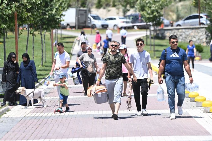 Ankara’nın En Gözde Mekanı Oldu! Üreğil Millet Bahçesi Tatilde Doldu Taştı... Piknik, Yürüyüş, Çocuk Parkları! 15