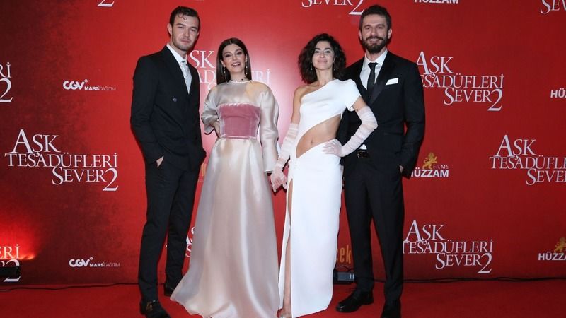 Aşk Tesadüfleri Sever 2 Filmi Nerede Çekildi? Nesrin Cavadzade Ve Yiğit Kirazcı Filmi Aşk Tesadüfleri Sever 2 Hangi Tarihte, Ne Zaman Çekildi?  Konusu Nedir, Oyuncuları Kimlerdir? 3