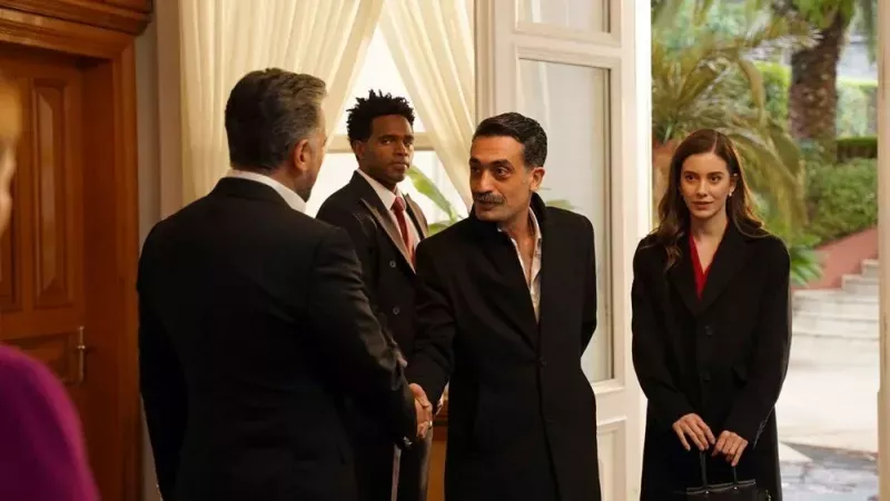 Yalı Çapkını Oyuncularının Maaşları Ortaya Çıktı: En Çok Kazanan İsim Herkesi Şaşırtacak! Çetin Tekindor’dan Bile Çok Alıyor… 4