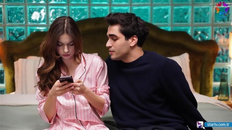 Yalı Çapkını Dizisindeki Sevişme Sahneleri Kesildi! Afra Saraçoğlu ve Mert Ramazan Demir Kriz Çıkardı! 2