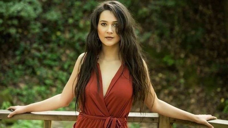 Gülsim Ali İlhan Bakın Kaç Yaşındaymış! Duyanlar Şok Oldu! Gülsim Ali İlhan Kimdir, Aslen Nerelidir, Nasıl Ünlü Oldu! 1