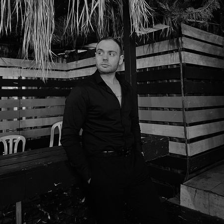 Cemre Baysel’in Kardeşini Gören Kızlar Çığlığı Bastı! Boy, Pos, Endam… Karizmasıyla Ortalığı Yıktı Geçti! Görenlerin Dibi Düştü, Eridi… 4