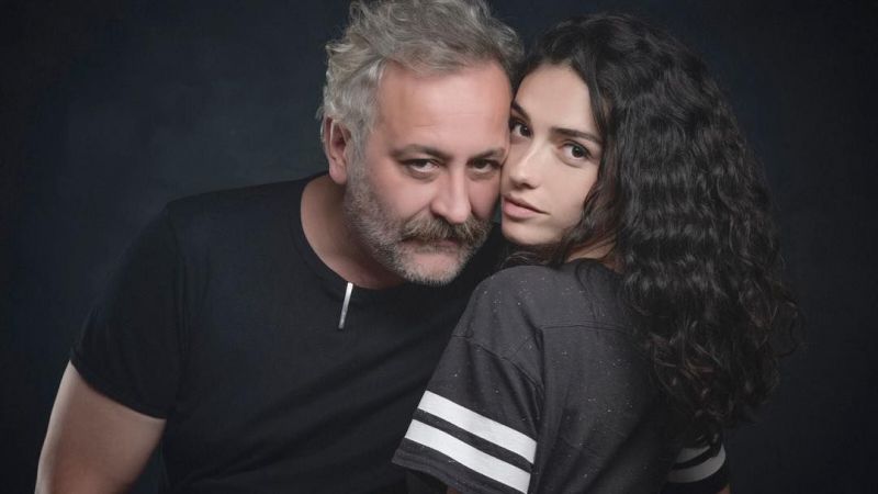Hazar Ergüçlü’nün Eski Sevgilisi Onur Ünlü Kimdir? Ayrılık Sebebi Yaş Farkı Mı? Onur Ünlü ve Hazar Ergüçlü Arasında Kaç Yaş Fark Vardı! Meğer... 1