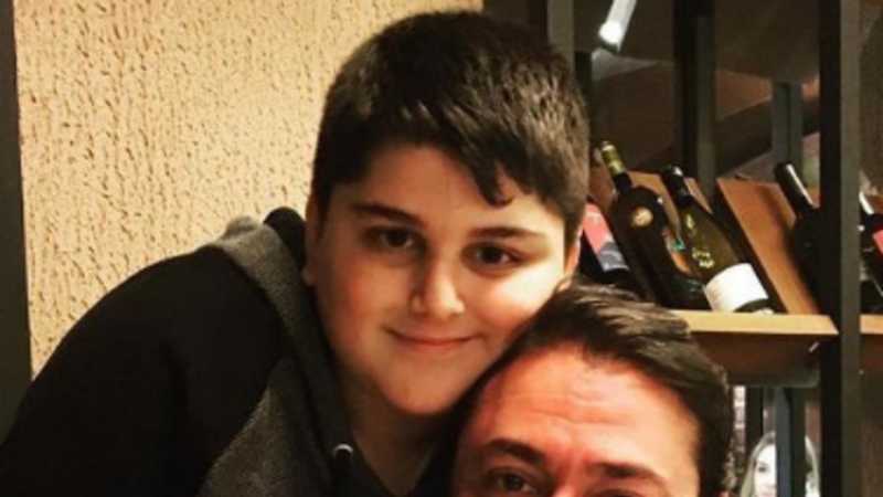 Songül Karlı’nın Oğlu Efe Furkan Gümüş Kimdir? Annesinin Dekoltelerinden Rahatsızdı… Efe Furkan Gümüş’ün Yaşını Duyan Şok Oldu! 3