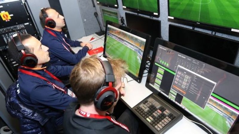 Futbolda Var Nedir? VAR'a Gitmek Ne Demek, Neye Bakar? Avrupa Ligi'nde VAR Var Mı? 3
