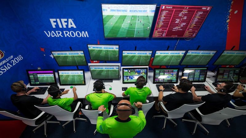Futbolda Var Nedir? VAR'a Gitmek Ne Demek, Neye Bakar? Avrupa Ligi'nde VAR Var Mı? 4