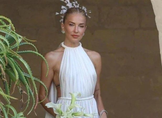 Burcu Esmersoy ve Nazım Akmandil Evlendi! Genç Yazılımcı Nazım Akmandil Kimdir? Aralarında Kaç Yaş Fark Var? 3