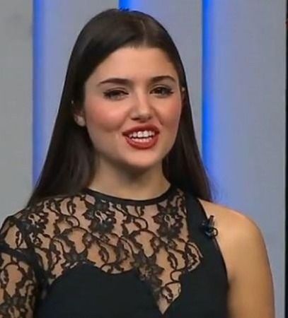 Hande Erçel Sır Gibi Saklamıştı, Büyük Bomba Patladı! Nasıl Bir Deri Bir Kemik Kaldığı Ortaya Çıktı! Sadec Birkaç Haftada… Hande Erçel Kaç Kilo? 4