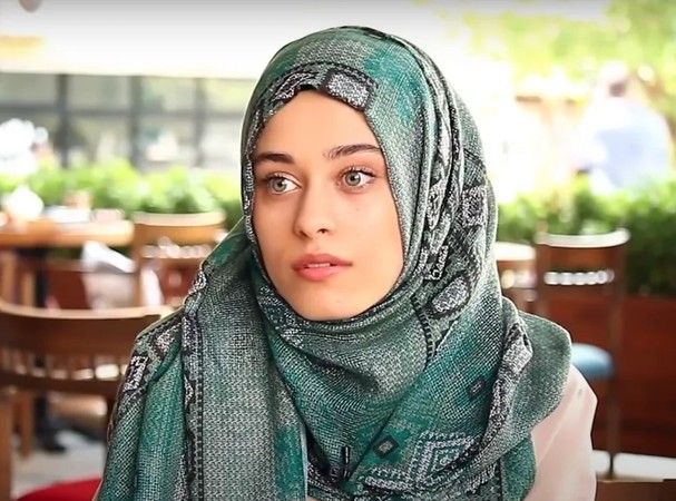 Kurtlar Vadisi Süleyman Çakır’ın Kızı Selvi Son Hali İle Herkesi Şaşırtıyor! Oyunculuğu Bırakı Yaptığı İş İse Bambaşka! İşte Fatma Büşra Ayaydın’ın Son Hali ve Mesleği! 1