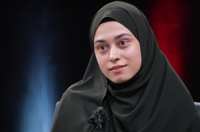 Kurtlar Vadisi Süleyman Çakır’ın Kızı Selvi Son Hali İle Herkesi Şaşırtıyor! Oyunculuğu Bırakı Yaptığı İş İse Bambaşka! İşte Fatma Büşra Ayaydın’ın Son Hali ve Mesleği! 3