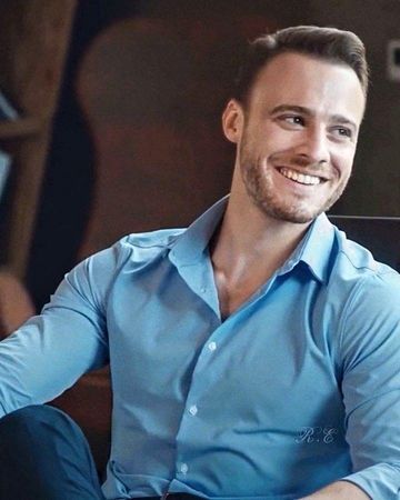 Hande Erçel’in Eski Aşkı Kerem Bürsin’in Son Hali Tanınır Gibi Değil! Saç Sakal Birbirine Karışmış; Jön Halleri Gitmiş… “Aşk Acısı Derbeder Etmiş!” 2