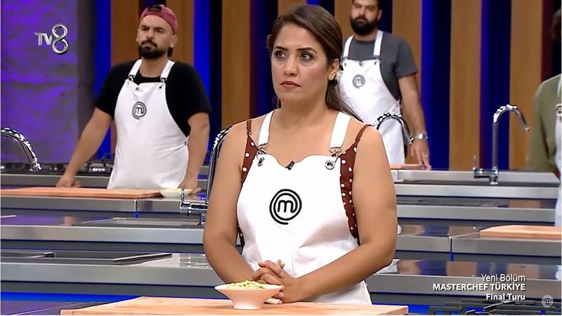 Masterchef Azize’nin Son Halini Gören Resmen Felç Geçiriyor! “Kilolusun” Diyenlere İnat Öyle Bir Hale Geldi Ki… “18’lik Kızlara Dönmüşsün!” 4