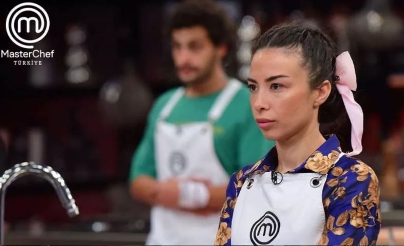 Masterchef Burcu’nun Son Halini Görenler Tanıyamadı! Ajda Pekkan’ın Yan Çarı, Adeta Kopyası… Eski Halinden Eser Yok! “Ne Oldu Sana Burcu!” 2