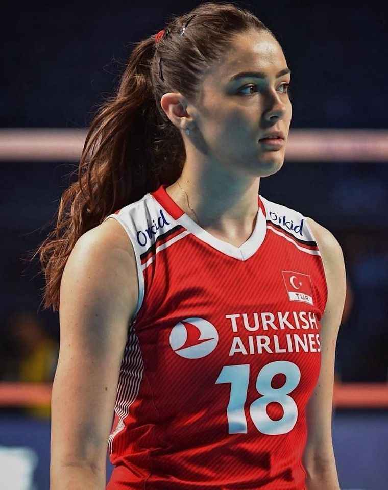 Voleybolcu Zehra Güneş'in sevgilisiyle boy farkı Olay Oldu! Zehra Güneş Sevgilisi Var Mı, Kimdir? Zehra Güneş Boyu Ve Kilosu Kaç? 2