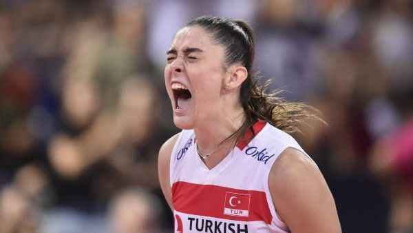 Voleybolcu Zehra Güneş'in sevgilisiyle boy farkı Olay Oldu! Zehra Güneş Sevgilisi Var Mı, Kimdir? Zehra Güneş Boyu Ve Kilosu Kaç? 1