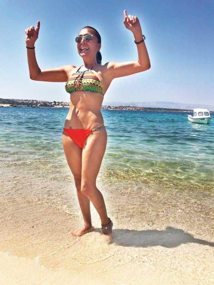 Asuman Dabak Bakın Kaç Yaşında! Duyan Şaştı Kaldı!  Eski Eşi Ümit Birsel İle Arasındaki Gerçek Yaşları Dikkat Çekti… 3