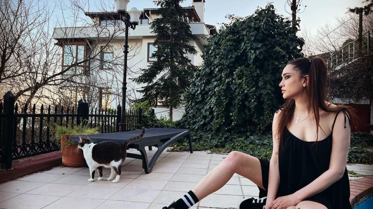 Oğuzhan Koç’un Eski Aşkından Direk Dansı Şov! Zeynep Koçak Son Haliyle Adeta Büyüledi! “Aman Demet Özdemir Görmesin!”