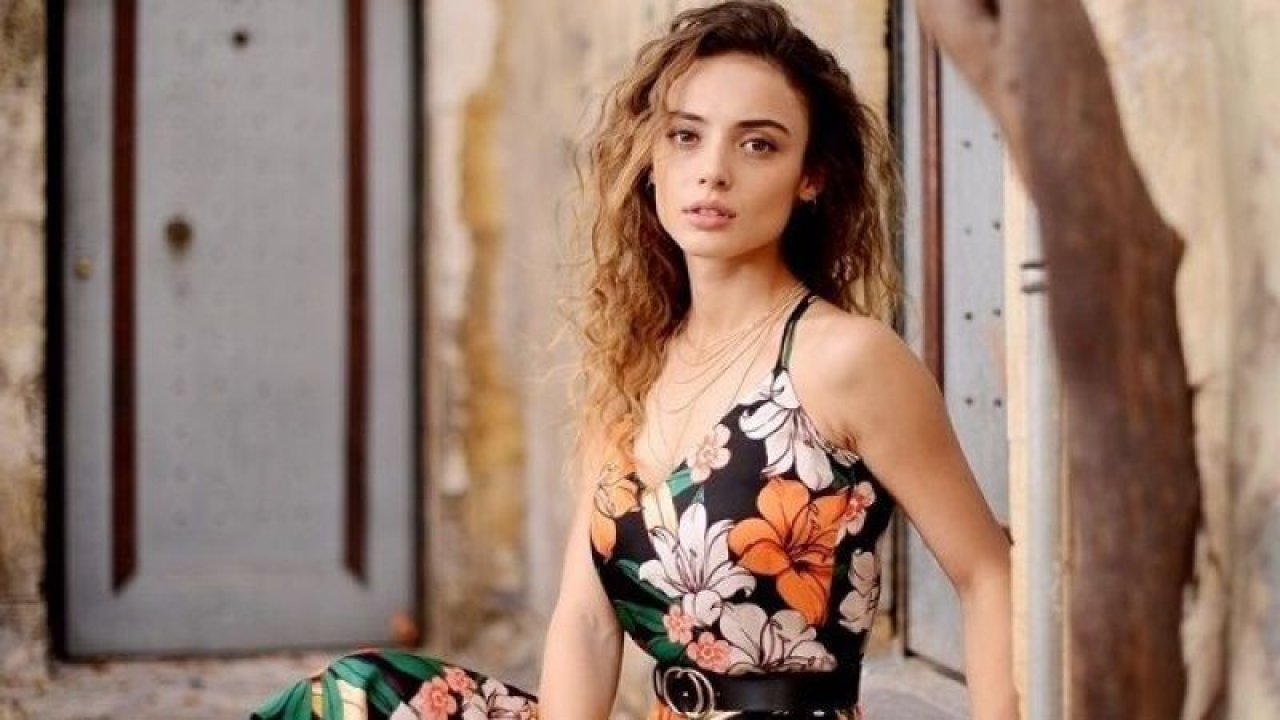 Rabia Soytürk Bakın Kaç Yaşındaymış! Görenler Şaştı Kaldı! Partneri Caner Topçu ile Yaş Farkı Dikkat Çekti! Meğer...