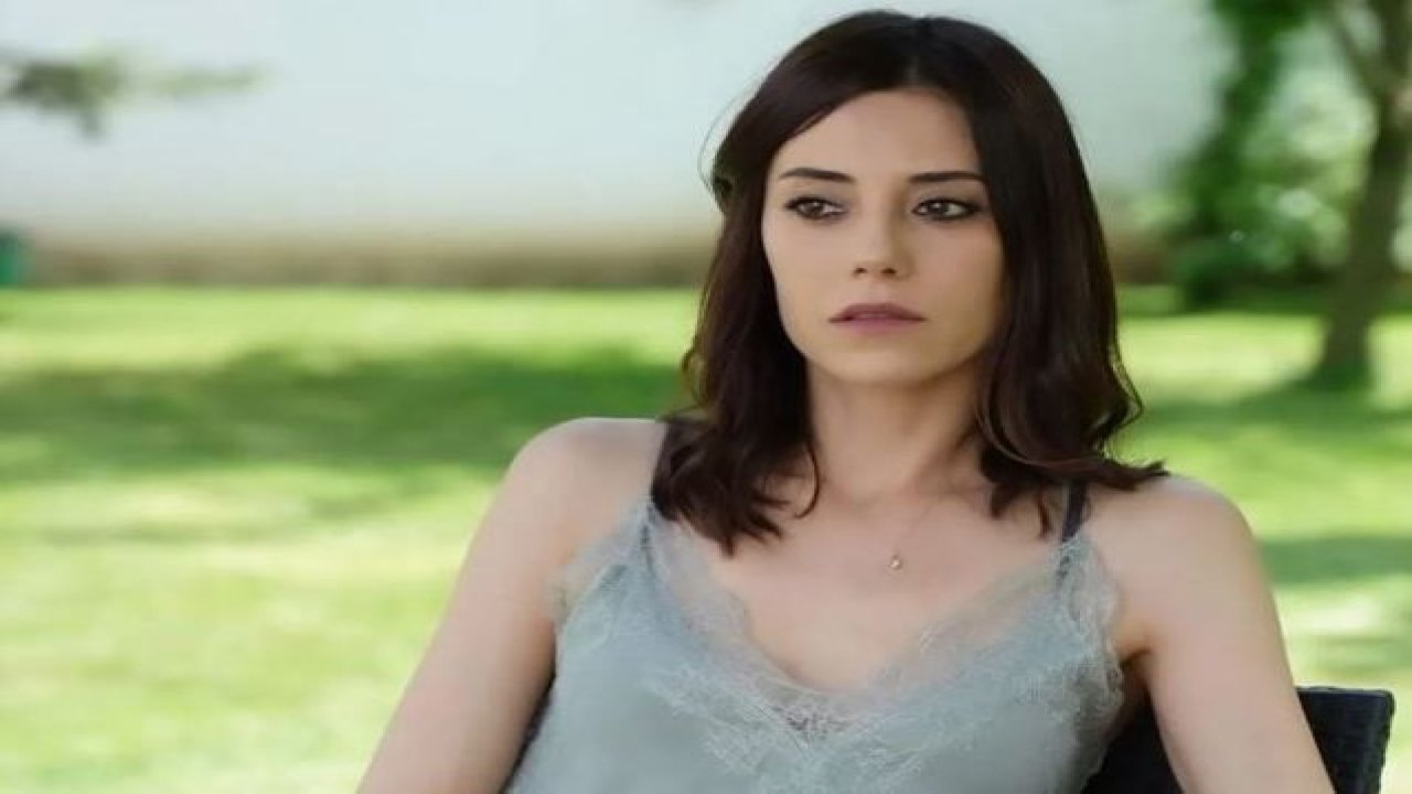 Cansu Dere’nin 20 Yıl Önceki Halini Görenler Tanıyamadı! Ağzı, Yüzü, Burnu…Mavi Ekran Verdirdi! “Volkan Huzur İçinde Uyusun!”