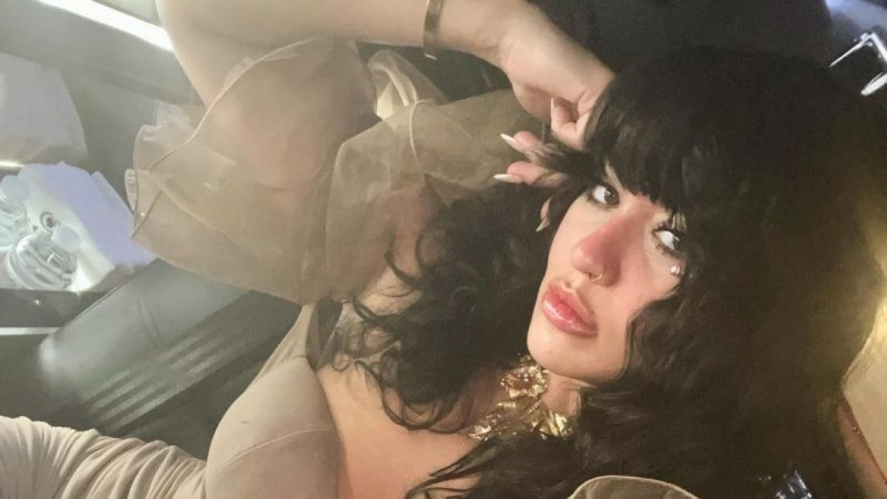 Kısmetse Olur’un Cansel’i Dekolte Pozları Olay Oldu! Göğüs ve Kalça Dekoltesine Bakanların Nutku Tutuldu... “Eser West Kalpten Gidecek!”