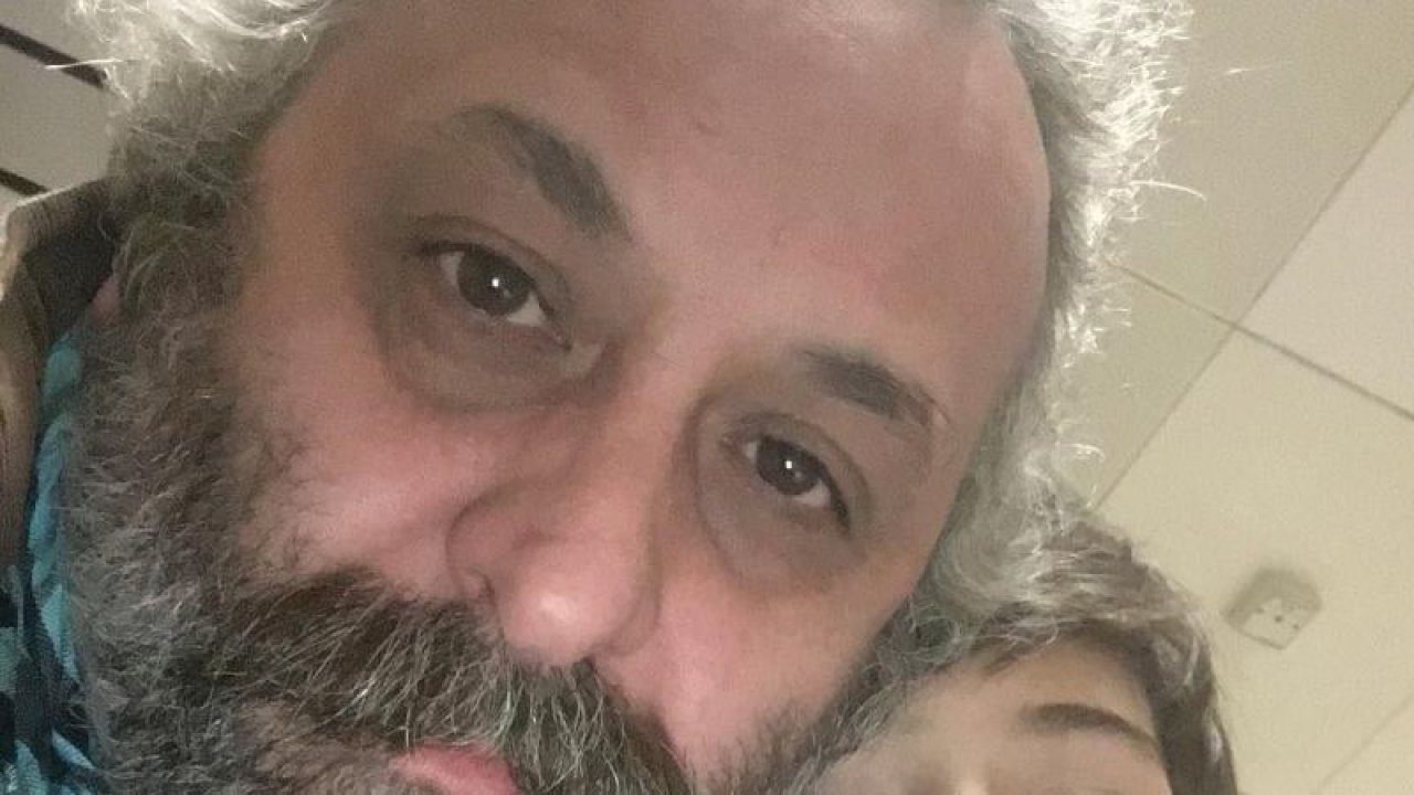 Hazar Ergüçlü’nün Eski Sevgilisi Onur Ünlü Kimdir? Ayrılık Sebebi Yaş Farkı Mı? Onur Ünlü ve Hazar Ergüçlü Arasında Kaç Yaş Fark Vardı! Meğer...