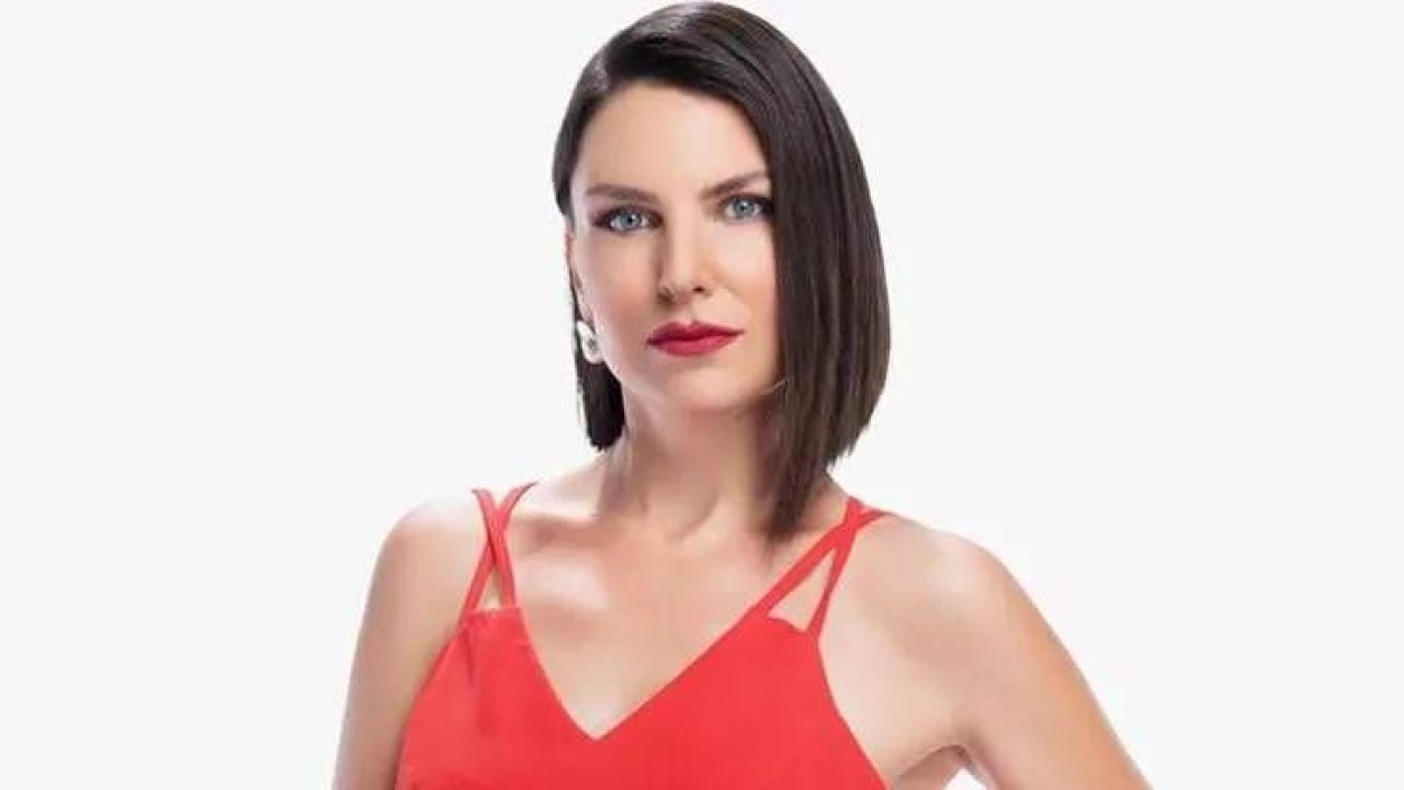 Ece Üner Bakın Kaç Yaşındaymış! Duyanlar Şok Oldu! Ece Üner Kimdir, Aslen Nerelidir, Evli Mi, Nasıl Ünlü Oldu!