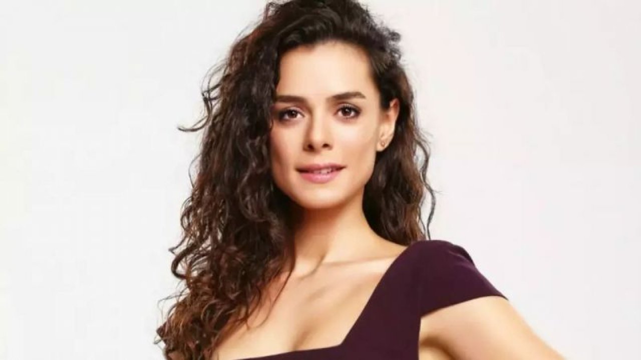 Özge Özpirinçci’den Esra Balamir’e ‘Paçoz’ Yanıtı! Özge Özpirinçci ve Esra Balamir Kaç Yaşında? Aralarında ki Yaş Farkı Görünce Esra Haklıymış Diyeceksiniz!