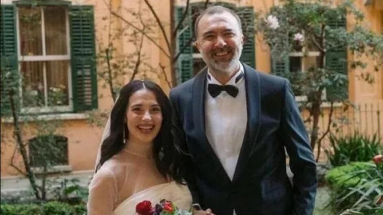 Funda Eryiğit ile Berkun Oya Evlendi! Funda Eryiğit Bakın Kaç Yaşındaymış! Duyarlar Şok Oldu! Berkun Oya İle Aralarındaki Yaş Farkı Dikkat Çekti! Meğer…