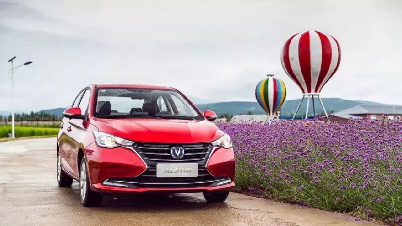 Çinli Ucuz Otomobil Üreticisi Changan Türkiye'ye Geliyor! Alsvin'in 295 bin TL'ye Satacak! Peynir Ekmek Gibi Gider...