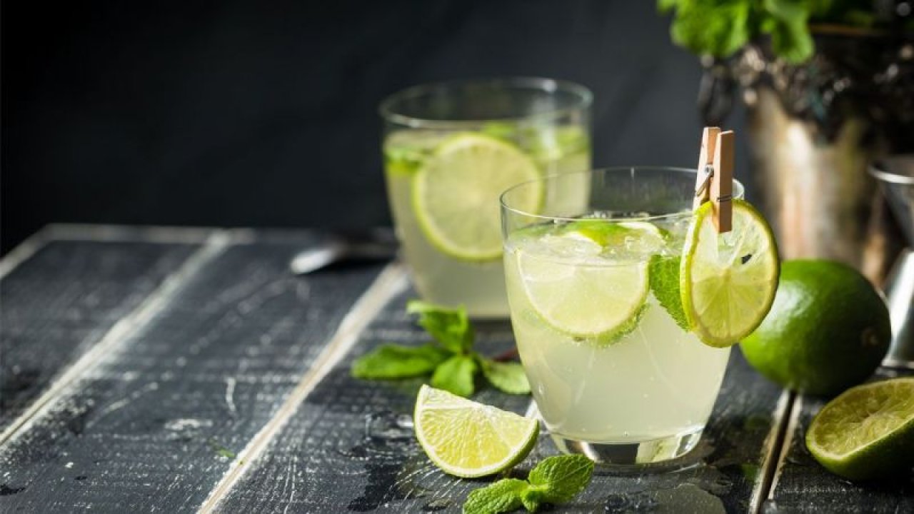 Starbucks'ın En Ünlü İçeceği: Limon, Nane ve Buzlu Su Üçlüsü İle Cool Lime! İşten Ayrılan Usta Gizli Tarifi Verdi! Cool Lime Evde Nasıl Yapılır?