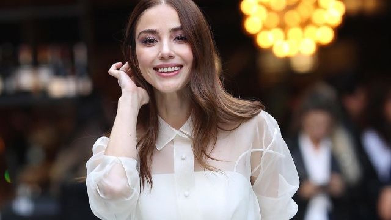 Özge Gürel'in Gerçek Sevgilisi Kim? Özge Gürel Kaç Yaşında, Gerçek Boyu Nedir?