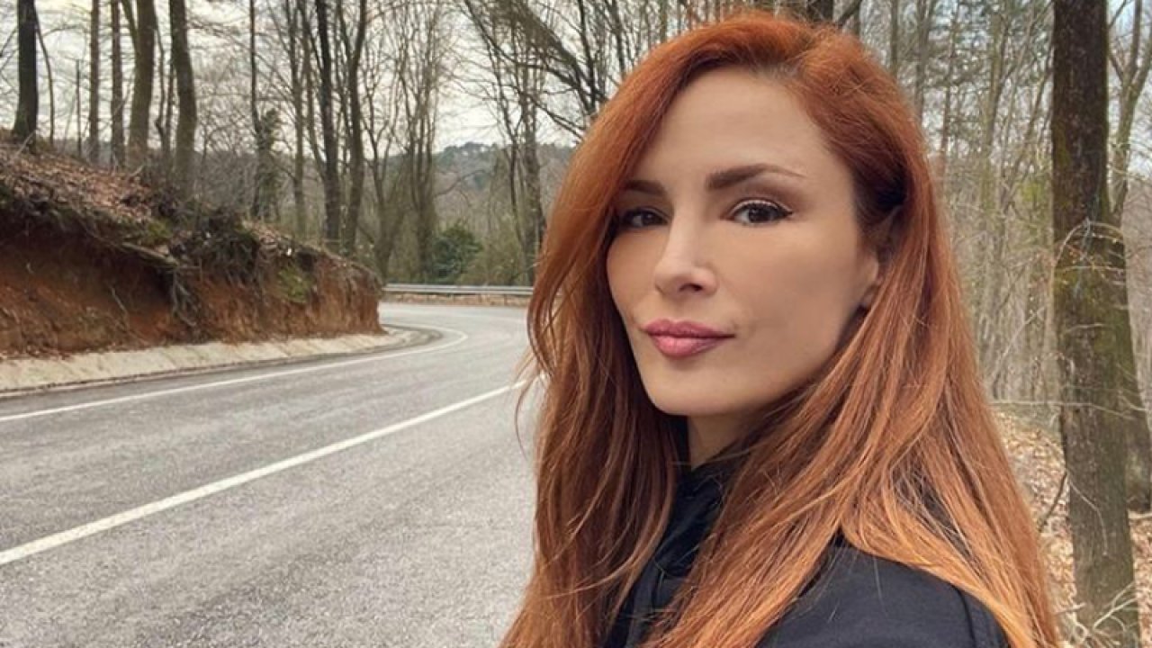 Mine Tugay Saç Rengi Ne? Mine Tugay Saç Rengi Doğal Mi? Soğan Kabuğu Saç Rengi Nasıl Elde Edilir?