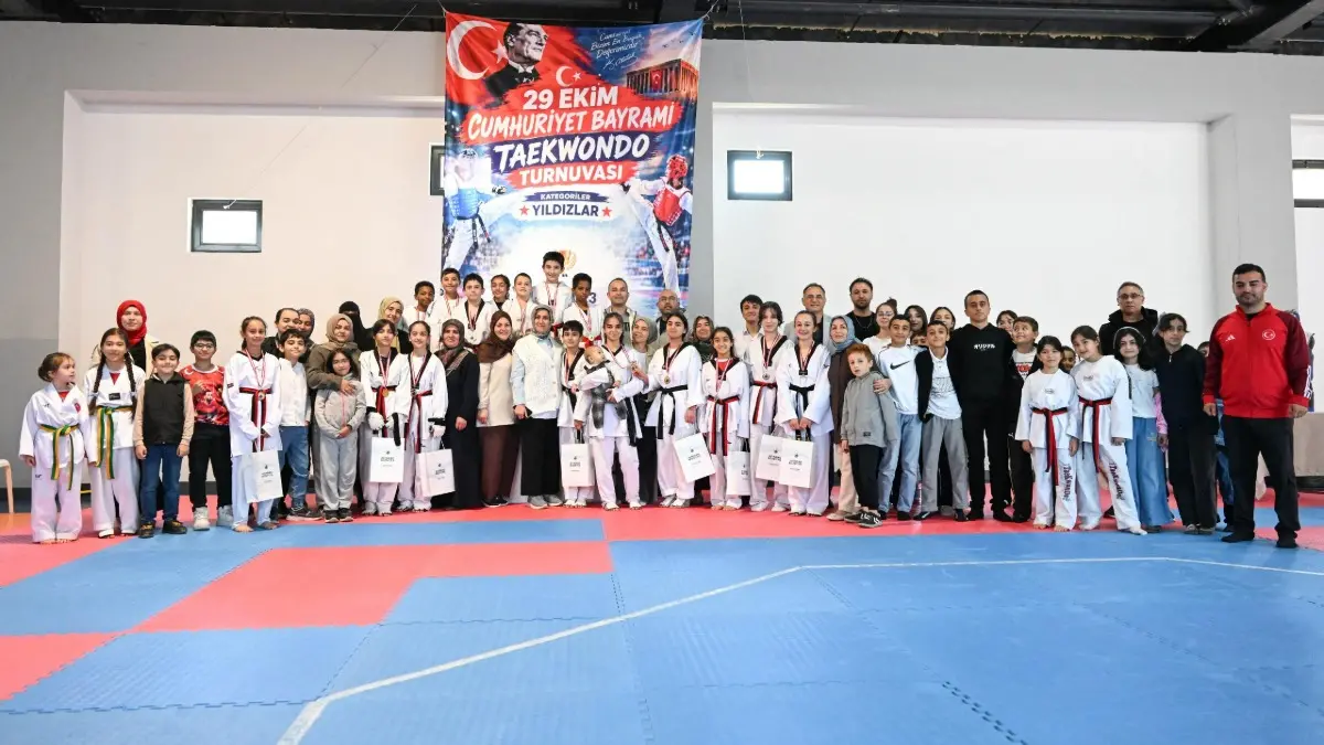 Altındağ'da Cumhuriyet Coşkusu Mindere Taşındı! Tekvando Turnuvasında Nefes Kesen Mücadele!