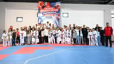 Altındağ'da Cumhuriyet Coşkusu Mindere Taşındı! Tekvando Turnuvasında Nefes Kesen Mücadele!