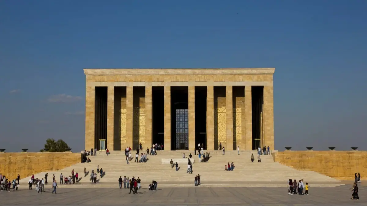 Anıtkabir’e gidecekler dikkat: 1 Kasım’dan itibaren kapanış saati değişiyor!