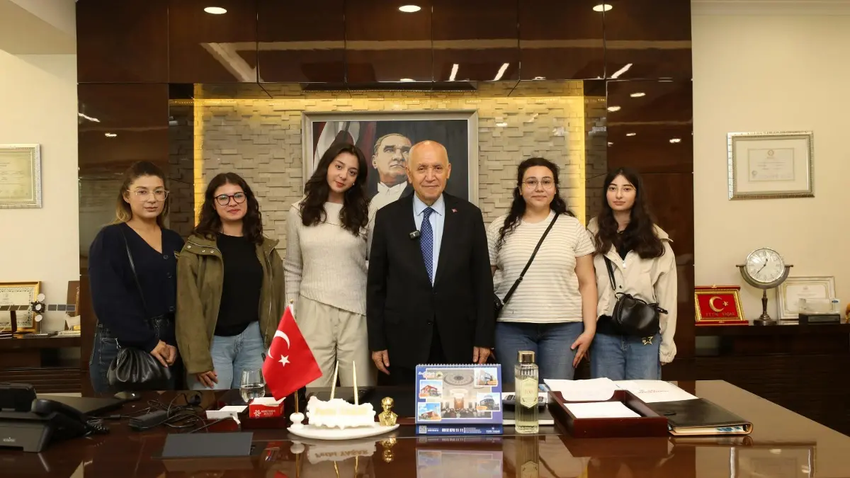 Ankara’ya Umut Olan Proje: Yenimahalle Belediyesi’nin Öğrenci Evi Sakinleri Başkan Fethi Yaşar’ı Ziyaret Etti