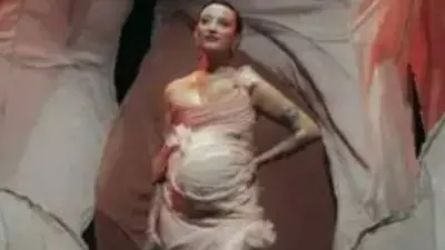 Melike Şahin Hayranlarına Müjde! Anne Oldu... Bebeğinin Adı Ne?  Robin Geldi