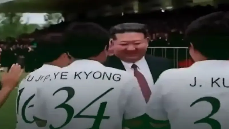 Kim Jong Un’u Görünce Şoke Oldular: Kadın Futbolcular Gözyaşlarına Boğuldular!
